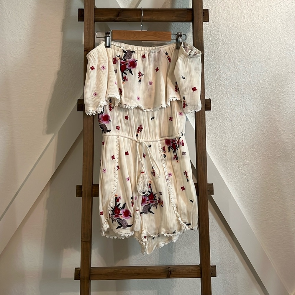 White floral romper - Picture 1 of 4